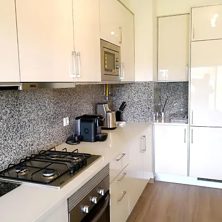 Spacious In With Pool And Terrace Appartamento