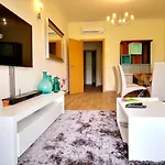 Apartmán Spacious In With Pool And Terrace *