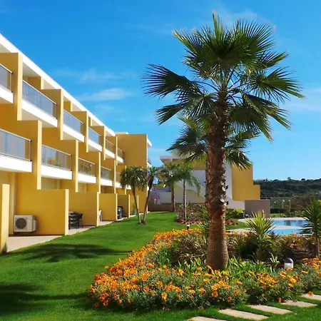 Appartement Spacious In With Pool And Terrace