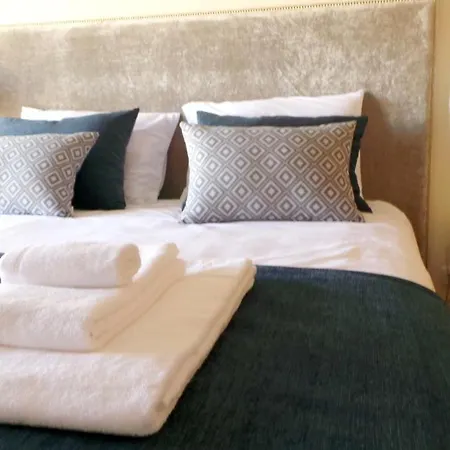 Spacious In With Pool And Terrace Lejlighed *