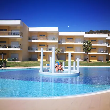 Spacious In With Pool And Terrace * Albufeira