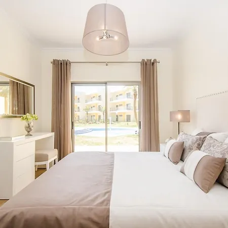Spacious In With Pool And Terrace Apartment *