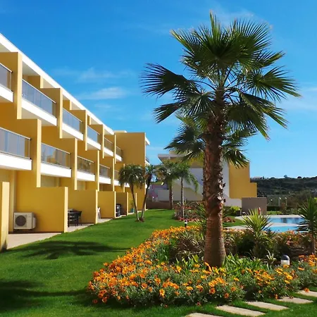 Spacious In With Pool And Terrace * Albufeira